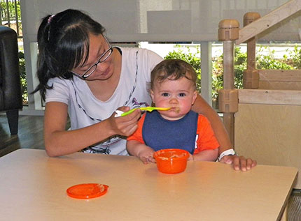 infant-feeding-montessori-daycare